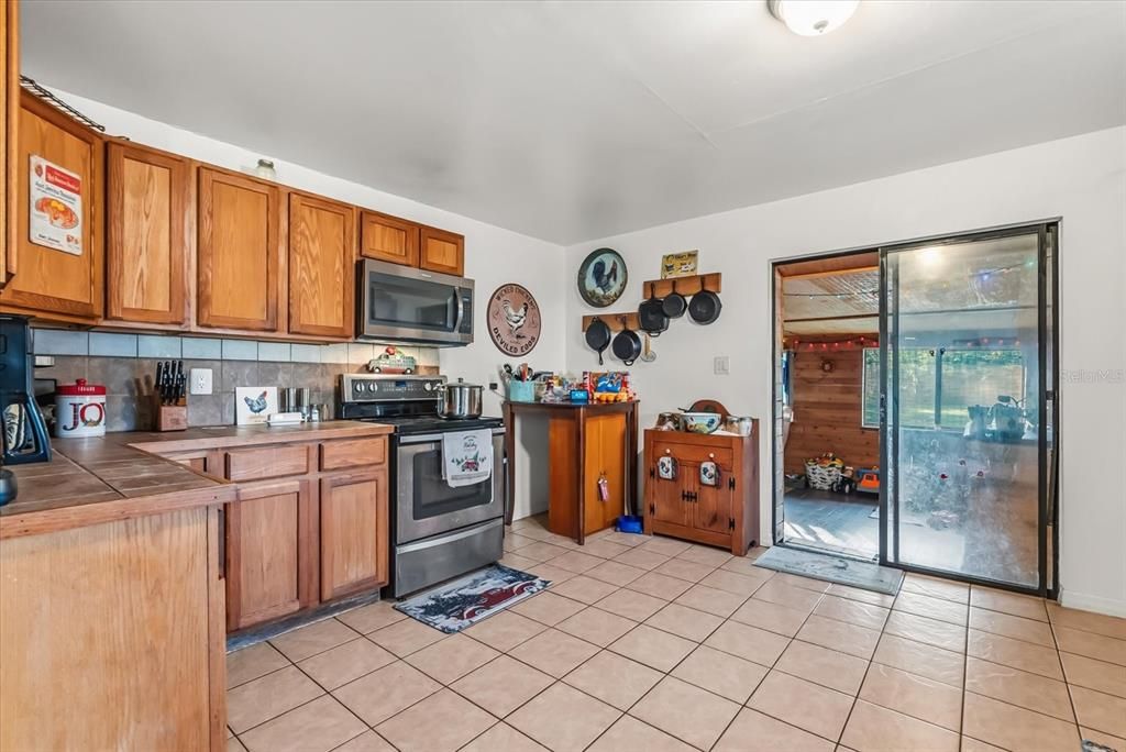 En Venta: $425,000 (6 camas, 3 baños, 2317 Pies cuadrados)