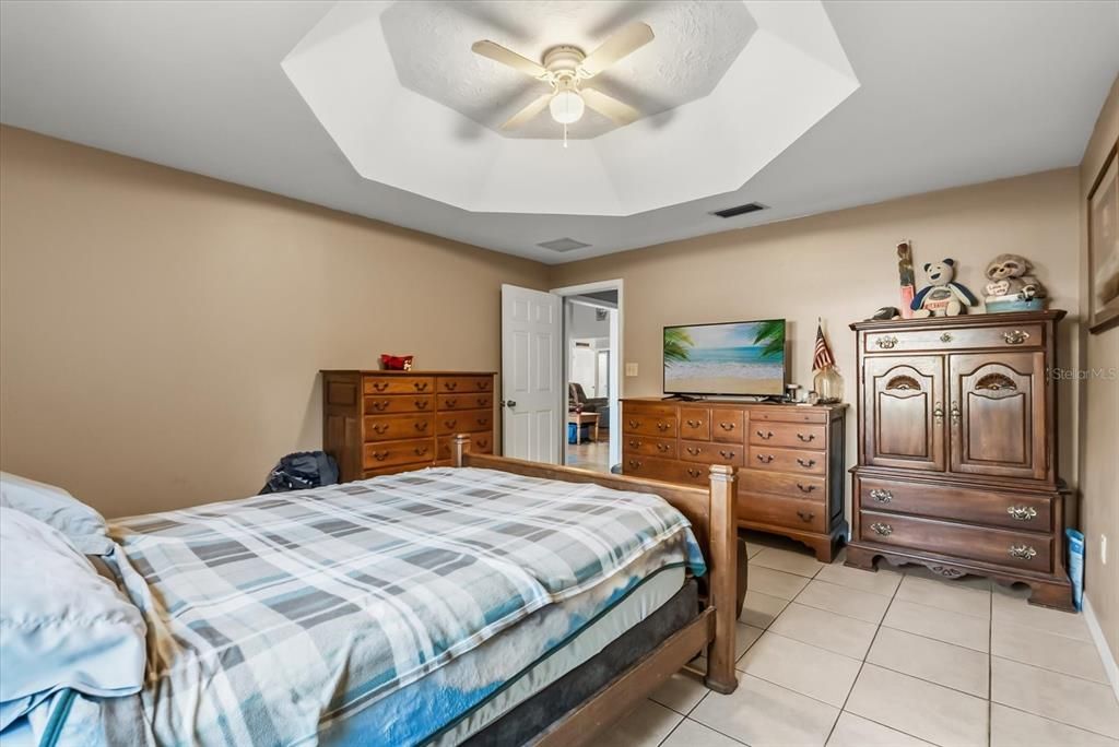 En Venta: $425,000 (6 camas, 3 baños, 2317 Pies cuadrados)