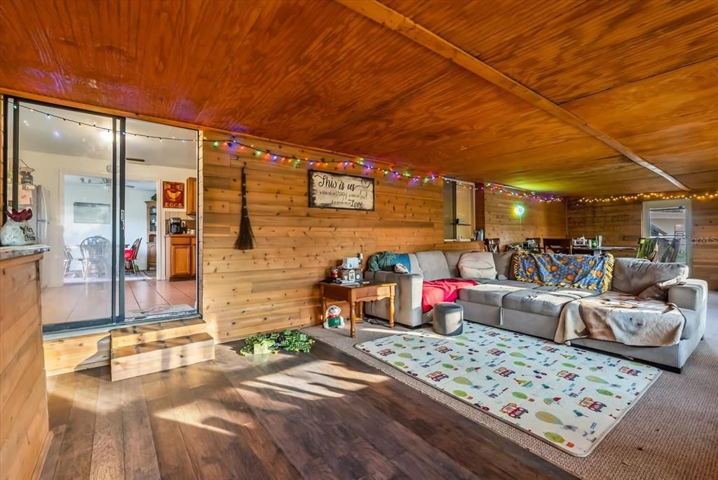 En Venta: $425,000 (6 camas, 3 baños, 2317 Pies cuadrados)