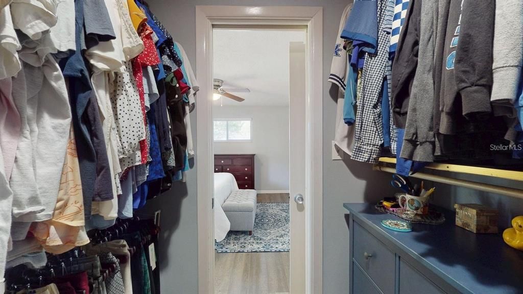 For Sale: $540,000 (3 beds, 2 baths, 1921 Square Feet)