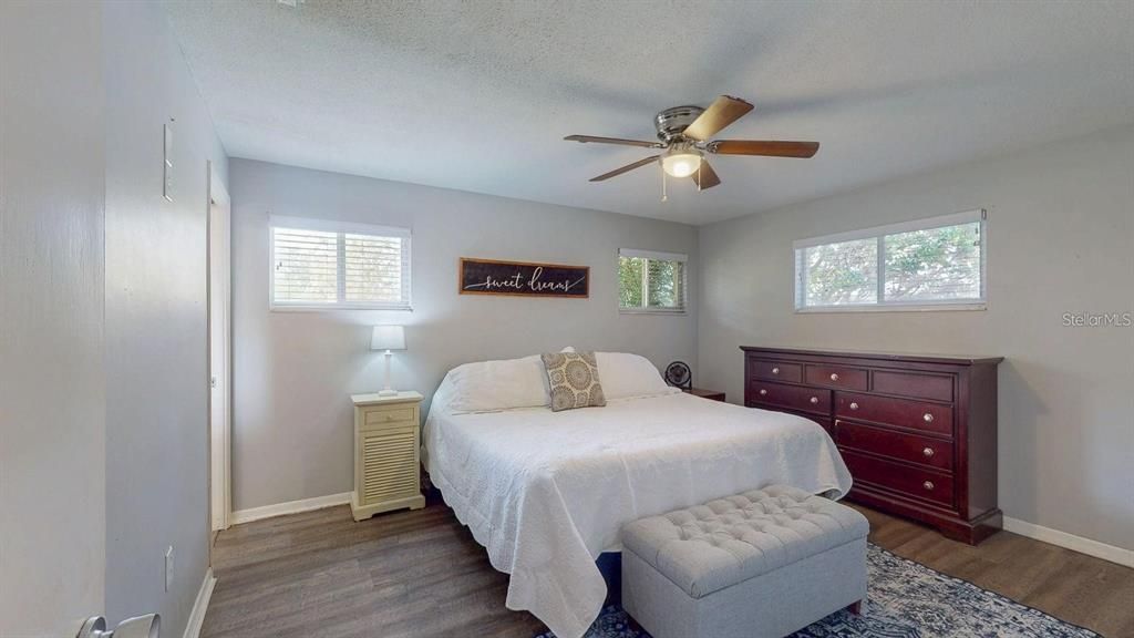 For Sale: $540,000 (3 beds, 2 baths, 1921 Square Feet)