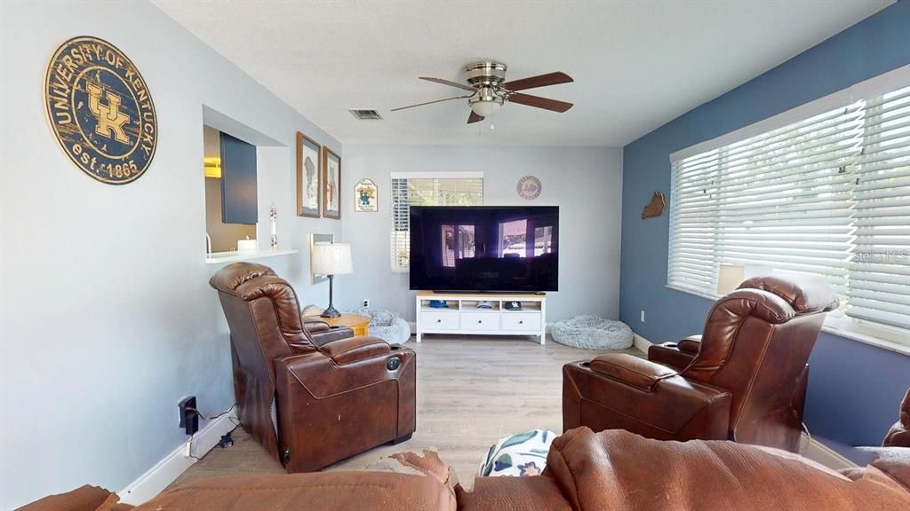 For Sale: $540,000 (3 beds, 2 baths, 1921 Square Feet)