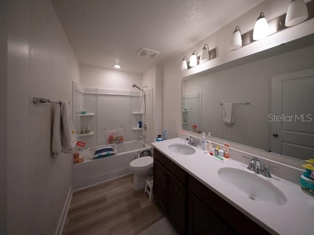 For Sale: $532,000 (4 beds, 3 baths, 2425 Square Feet)