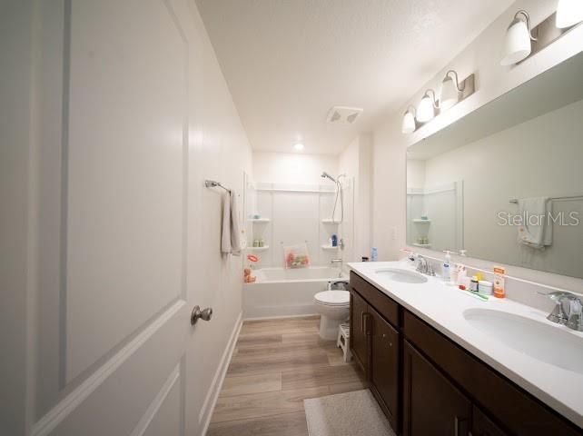 For Sale: $532,000 (4 beds, 3 baths, 2425 Square Feet)