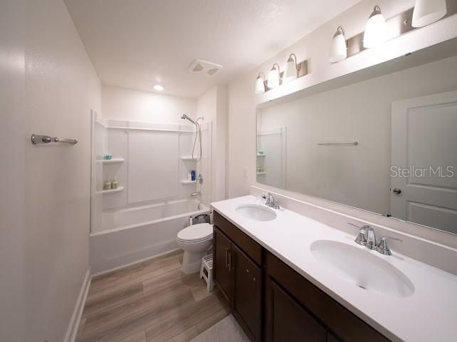 For Sale: $532,000 (4 beds, 3 baths, 2425 Square Feet)