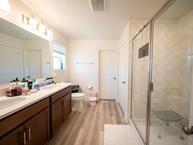 For Sale: $532,000 (4 beds, 3 baths, 2425 Square Feet)