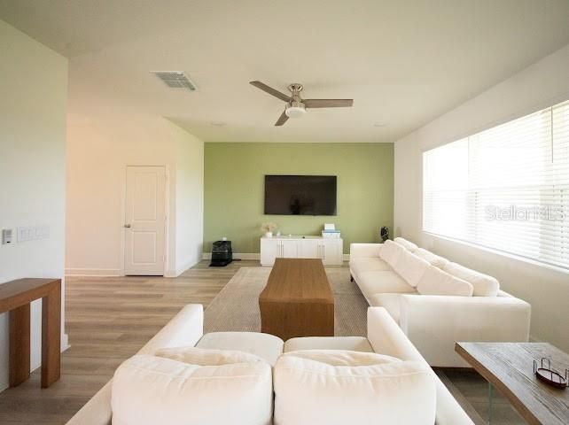 For Sale: $532,000 (4 beds, 3 baths, 2425 Square Feet)