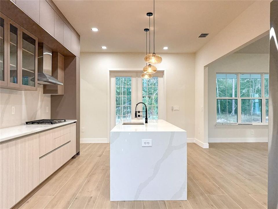 На продажу: $695,000 (4 спален, 3 ванн, 2519 Квадратных фут)