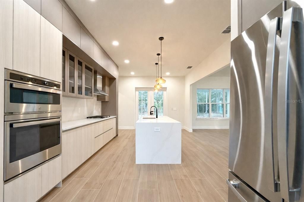 На продажу: $695,000 (4 спален, 3 ванн, 2519 Квадратных фут)