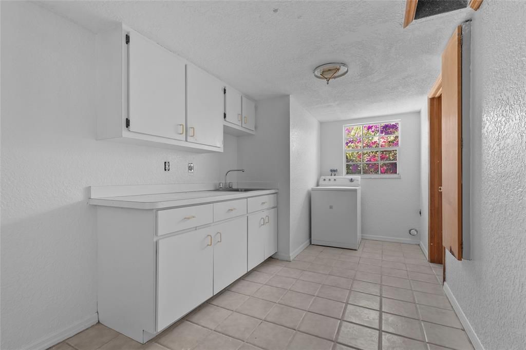 待售: $399,000 (3 贝兹, 2 浴室, 2854 平方英尺)