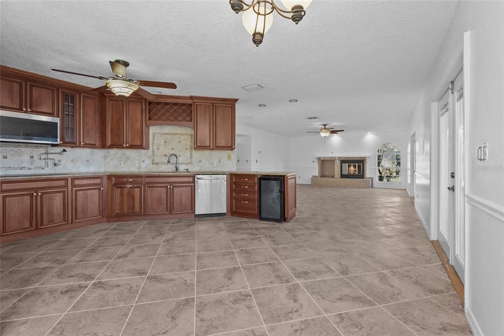 待售: $399,000 (3 贝兹, 2 浴室, 2854 平方英尺)