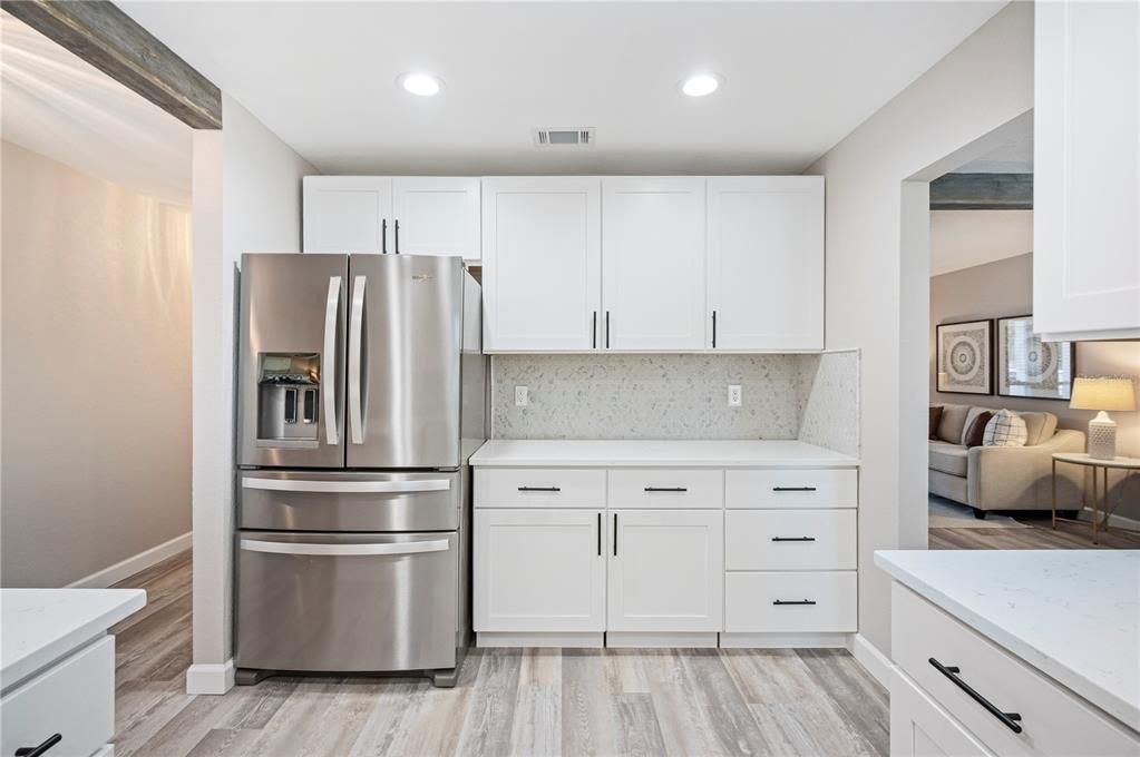 На продажу: $399,900 (3 спален, 2 ванн, 1684 Квадратных фут)