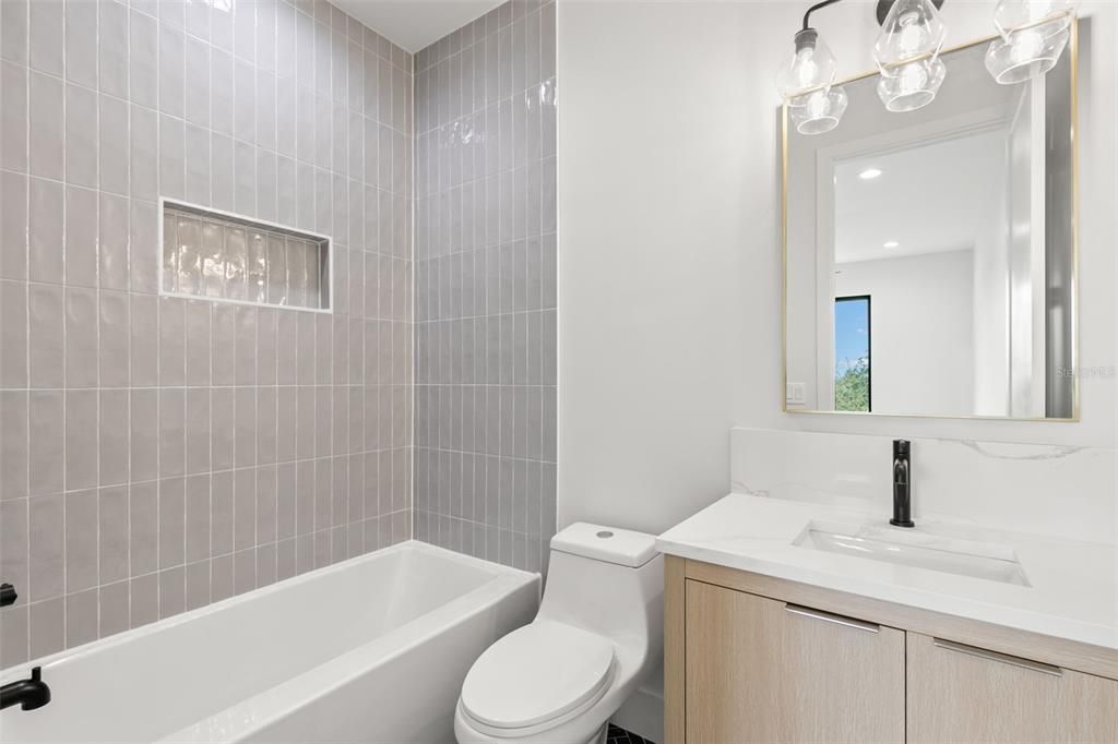 出租: $5,200 (3 贝兹, 3 浴室, 2080 平方英尺)