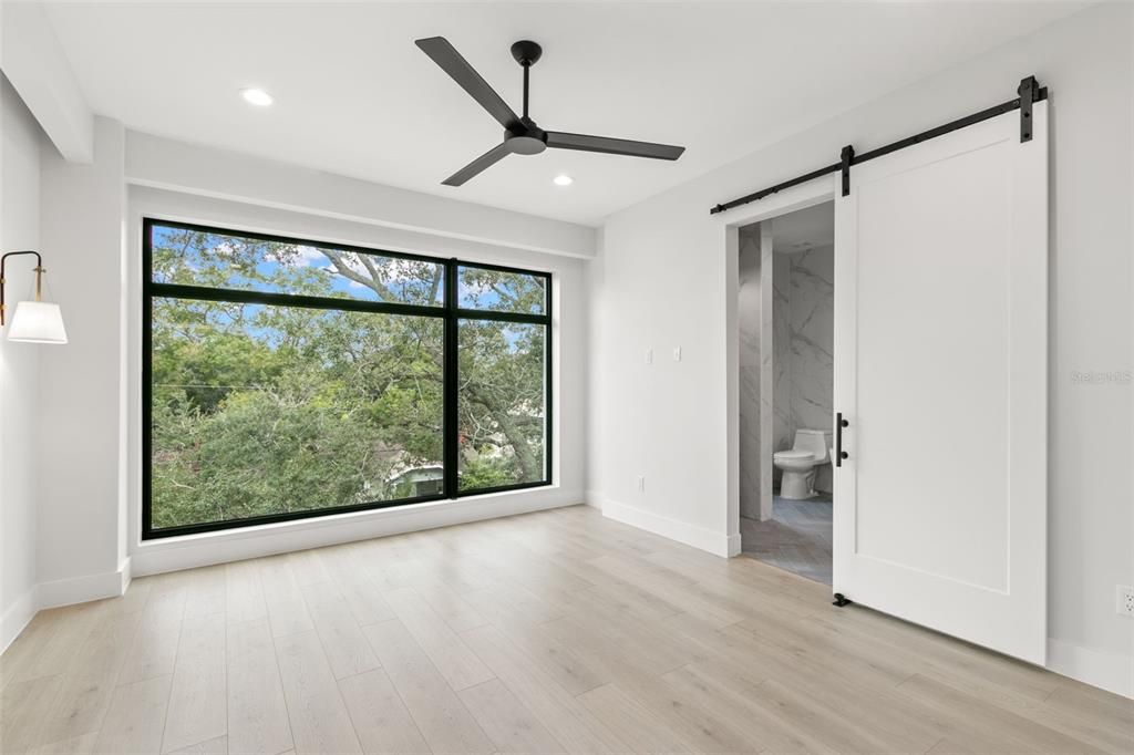 出租: $5,200 (3 贝兹, 3 浴室, 2080 平方英尺)