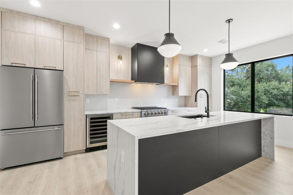 出租: $5,200 (3 贝兹, 3 浴室, 2080 平方英尺)