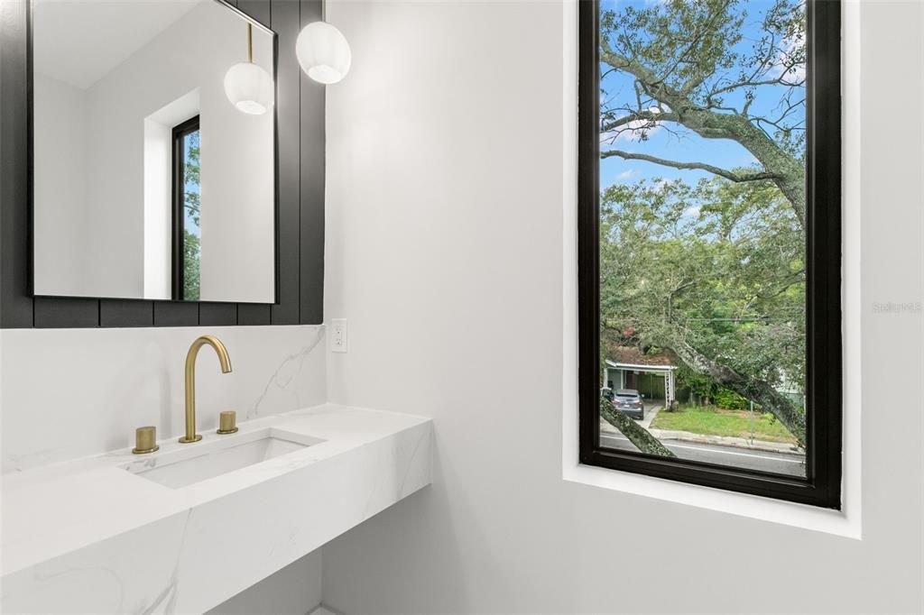 出租: $5,200 (3 贝兹, 3 浴室, 2080 平方英尺)