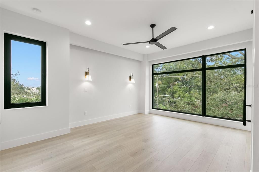 出租: $5,200 (3 贝兹, 3 浴室, 2080 平方英尺)