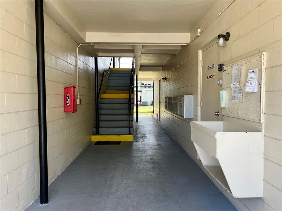 For Sale: $129,500 (2 beds, 2 baths, 875 Square Feet)