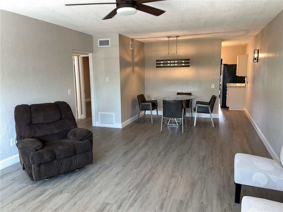 For Sale: $129,500 (2 beds, 2 baths, 875 Square Feet)