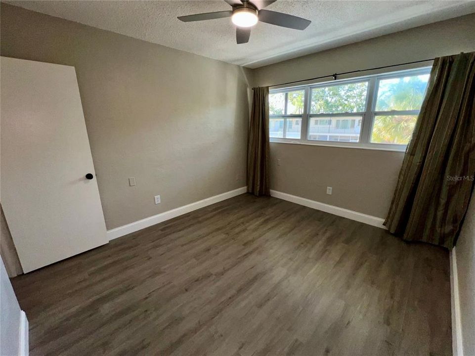 For Sale: $129,500 (2 beds, 2 baths, 875 Square Feet)