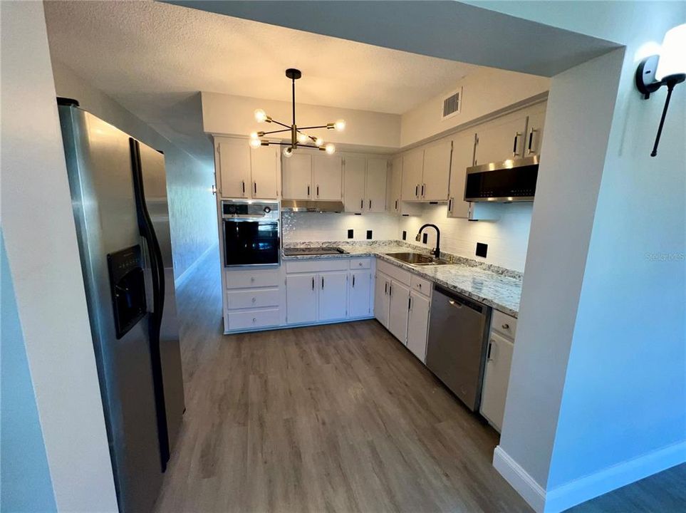 For Sale: $129,500 (2 beds, 2 baths, 875 Square Feet)