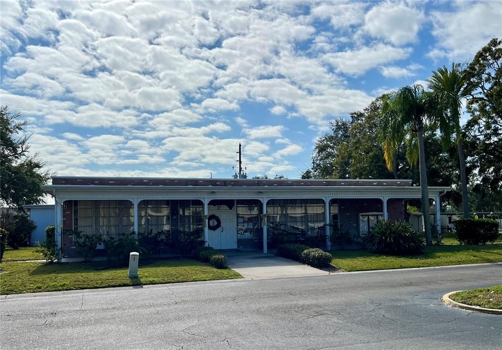 For Sale: $129,500 (2 beds, 2 baths, 875 Square Feet)