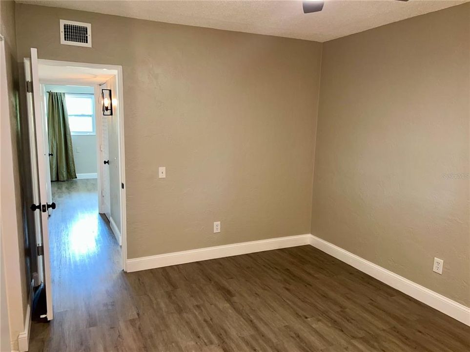 For Sale: $129,500 (2 beds, 2 baths, 875 Square Feet)