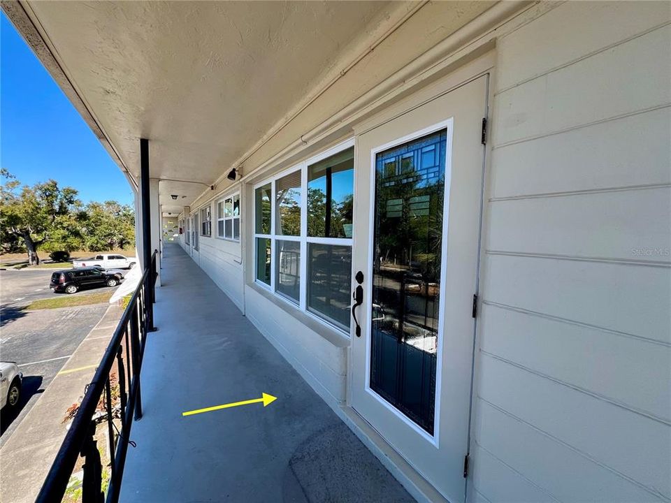 For Sale: $129,500 (2 beds, 2 baths, 875 Square Feet)