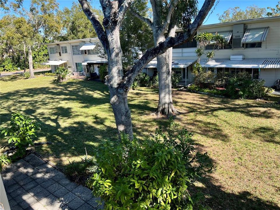 For Sale: $129,500 (2 beds, 2 baths, 875 Square Feet)