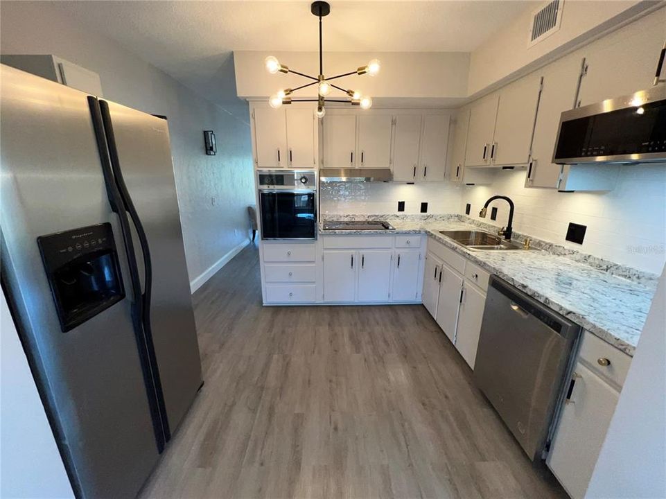 For Sale: $129,500 (2 beds, 2 baths, 875 Square Feet)