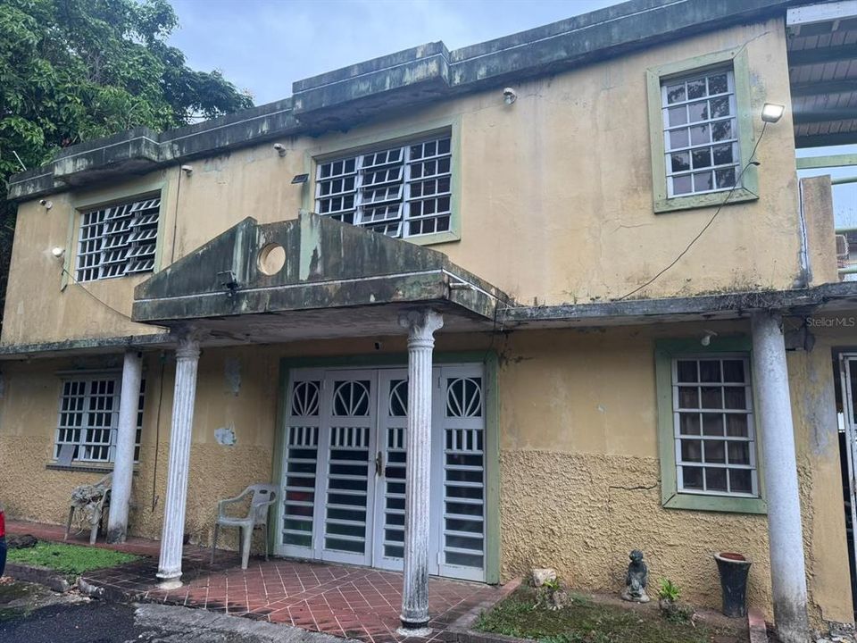 En Venta: $300,000 (5 camas, 3 baños, 2800 Pies cuadrados)
