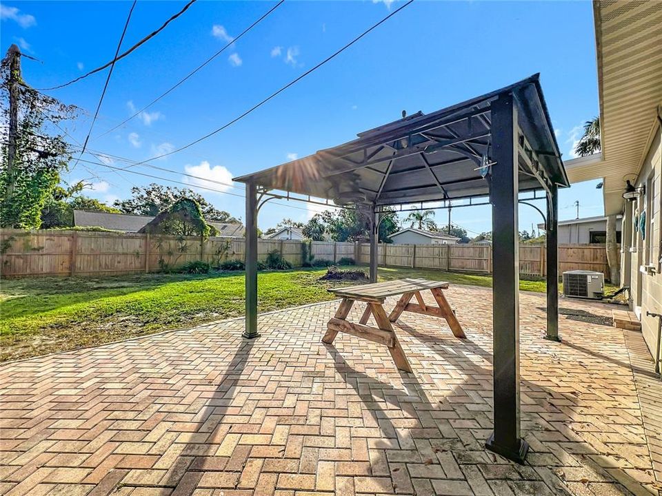 На продажу: $340,000 (3 спален, 1 ванн, 1192 Квадратных фут)