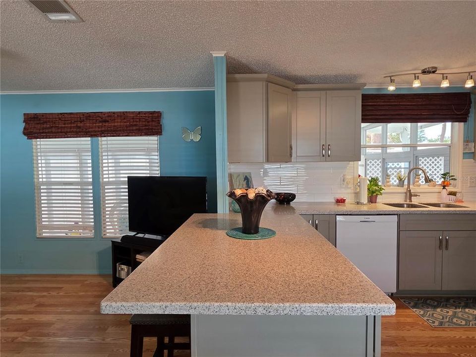 На продажу: $149,500 (2 спален, 2 ванн, 810 Квадратных фут)