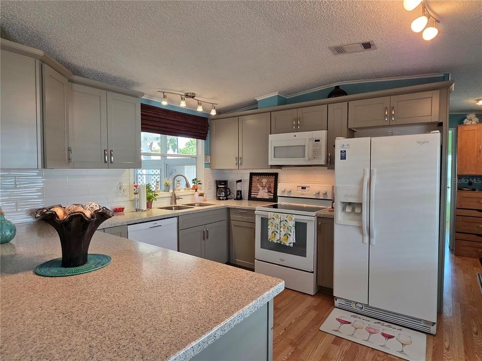 На продажу: $149,500 (2 спален, 2 ванн, 810 Квадратных фут)