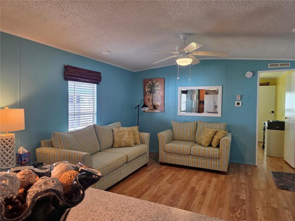 На продажу: $149,500 (2 спален, 2 ванн, 810 Квадратных фут)