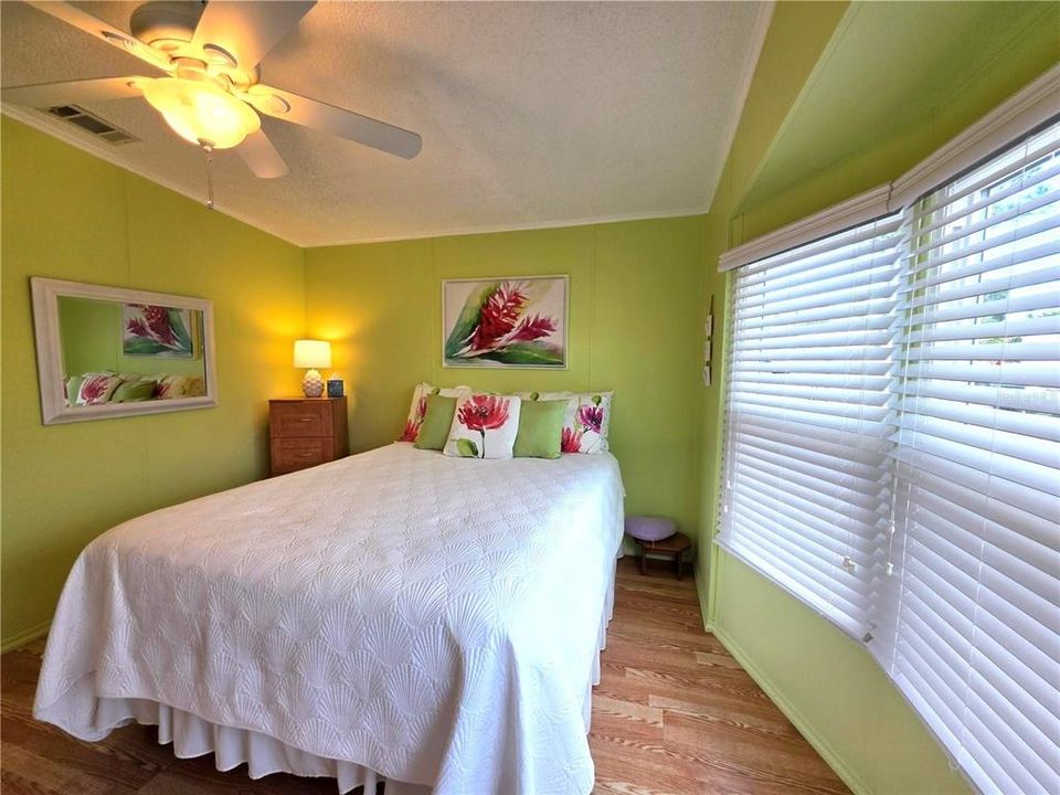 На продажу: $149,500 (2 спален, 2 ванн, 810 Квадратных фут)