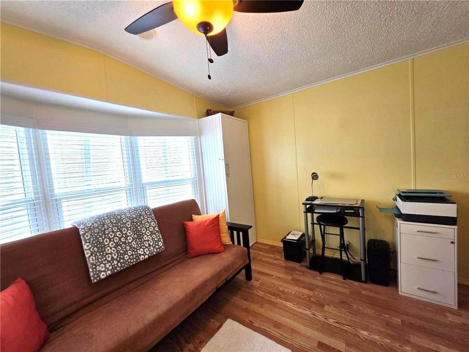 На продажу: $149,500 (2 спален, 2 ванн, 810 Квадратных фут)