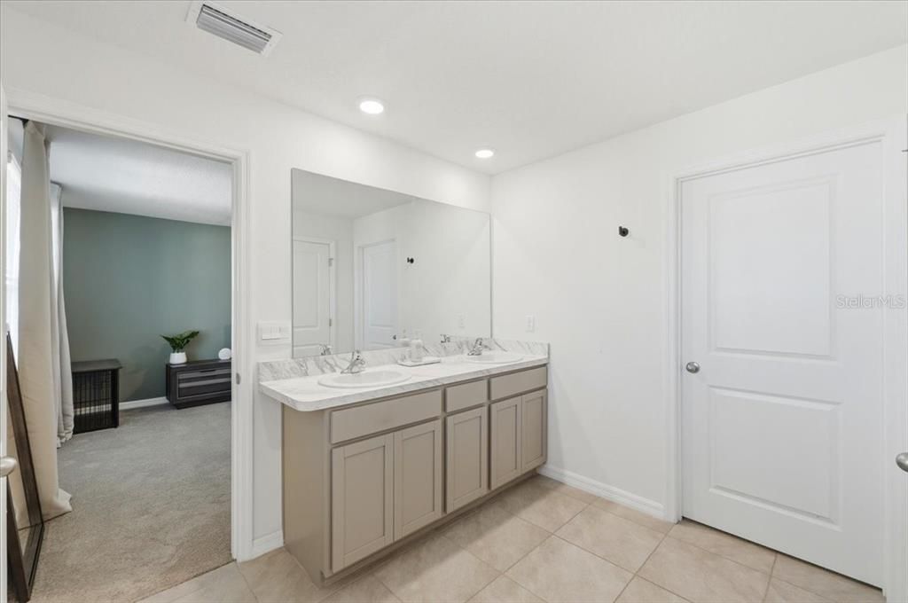 For Sale: $434,900 (4 beds, 3 baths, 2435 Square Feet)