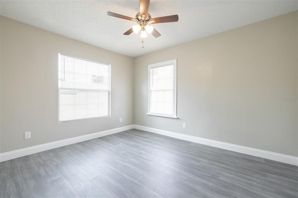 出租: $1,995 (2 贝兹, 1 浴室, 991 平方英尺)