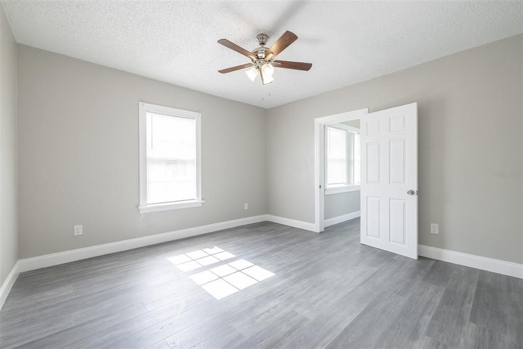 出租: $1,995 (2 贝兹, 1 浴室, 991 平方英尺)