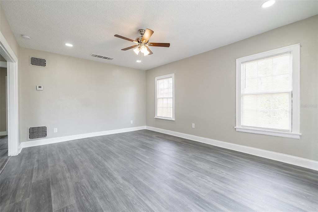 出租: $1,995 (2 贝兹, 1 浴室, 991 平方英尺)