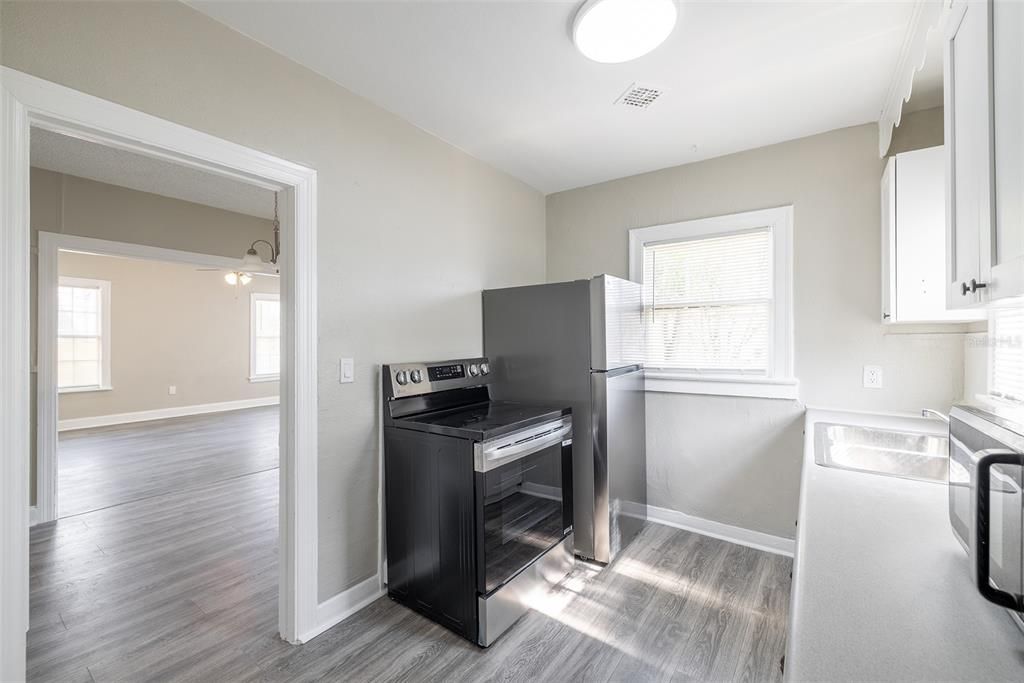 出租: $1,995 (2 贝兹, 1 浴室, 991 平方英尺)