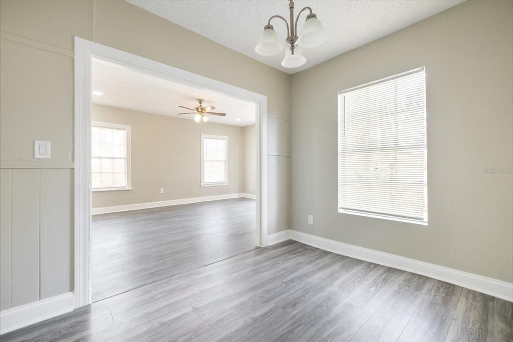 出租: $1,995 (2 贝兹, 1 浴室, 991 平方英尺)