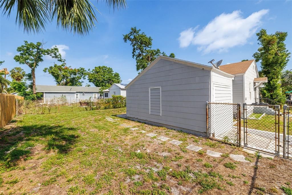 出租: $1,995 (2 贝兹, 1 浴室, 991 平方英尺)