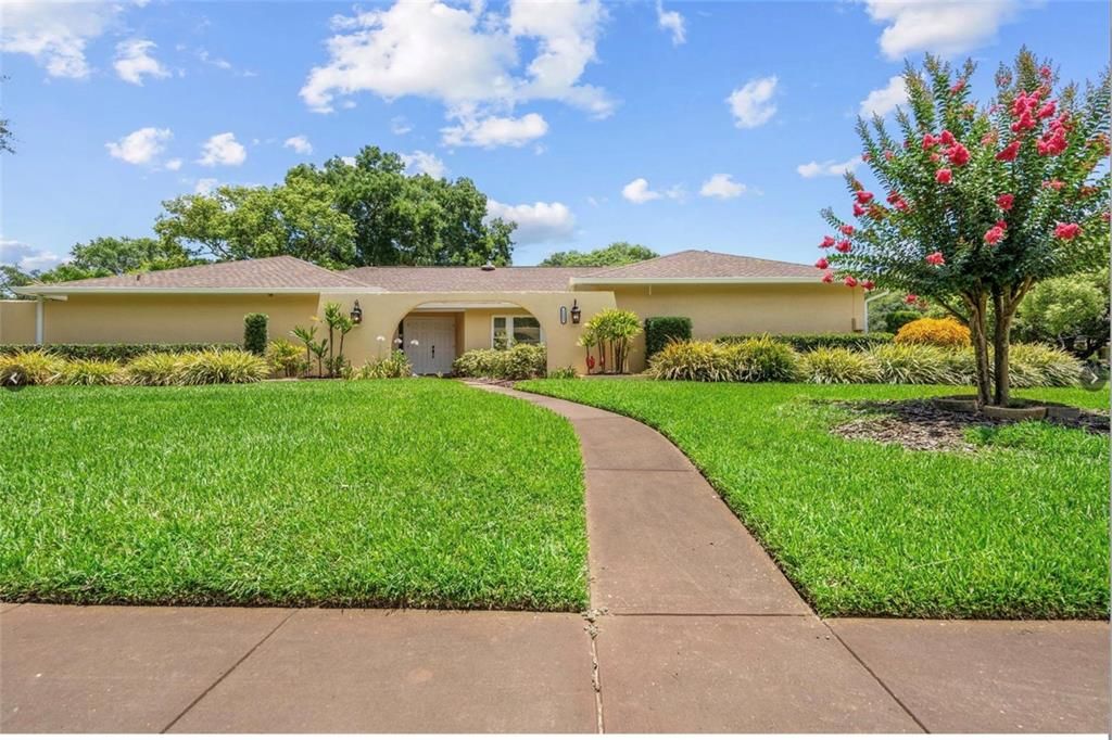 出租: $4,200 (4 贝兹, 2 浴室, 2693 平方英尺)