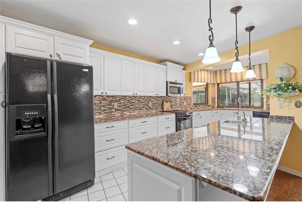 出租: $4,200 (4 贝兹, 2 浴室, 2693 平方英尺)