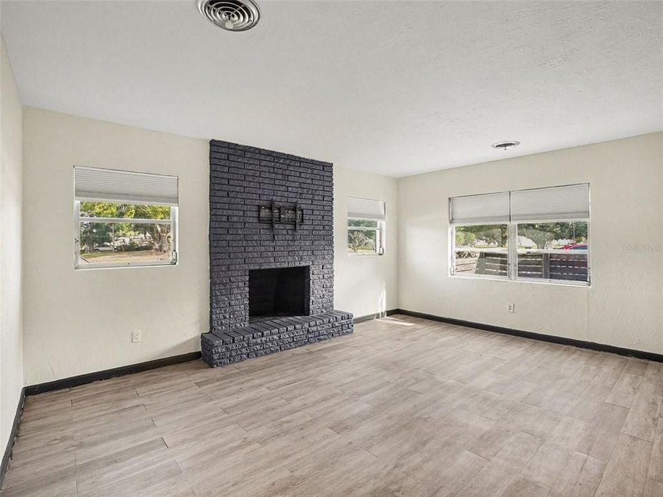 На продажу: $360,000 (4 спален, 3 ванн, 1563 Квадратных фут)