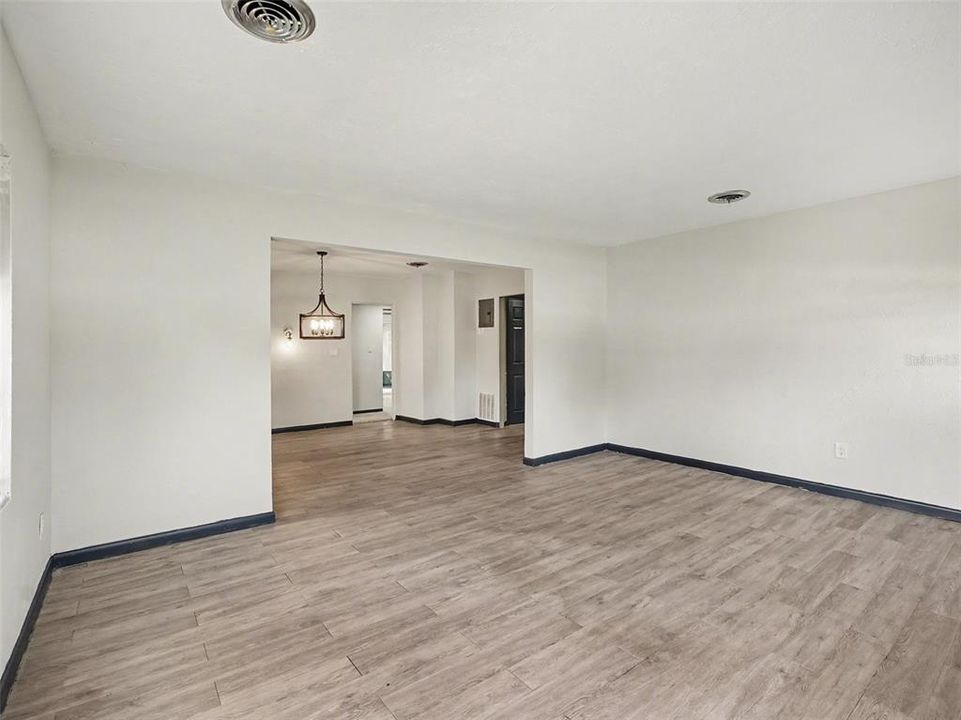 На продажу: $360,000 (4 спален, 3 ванн, 1563 Квадратных фут)