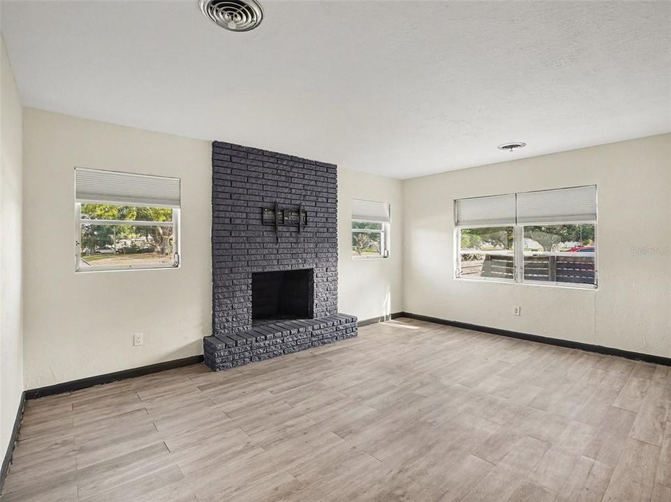 На продажу: $360,000 (4 спален, 3 ванн, 1563 Квадратных фут)