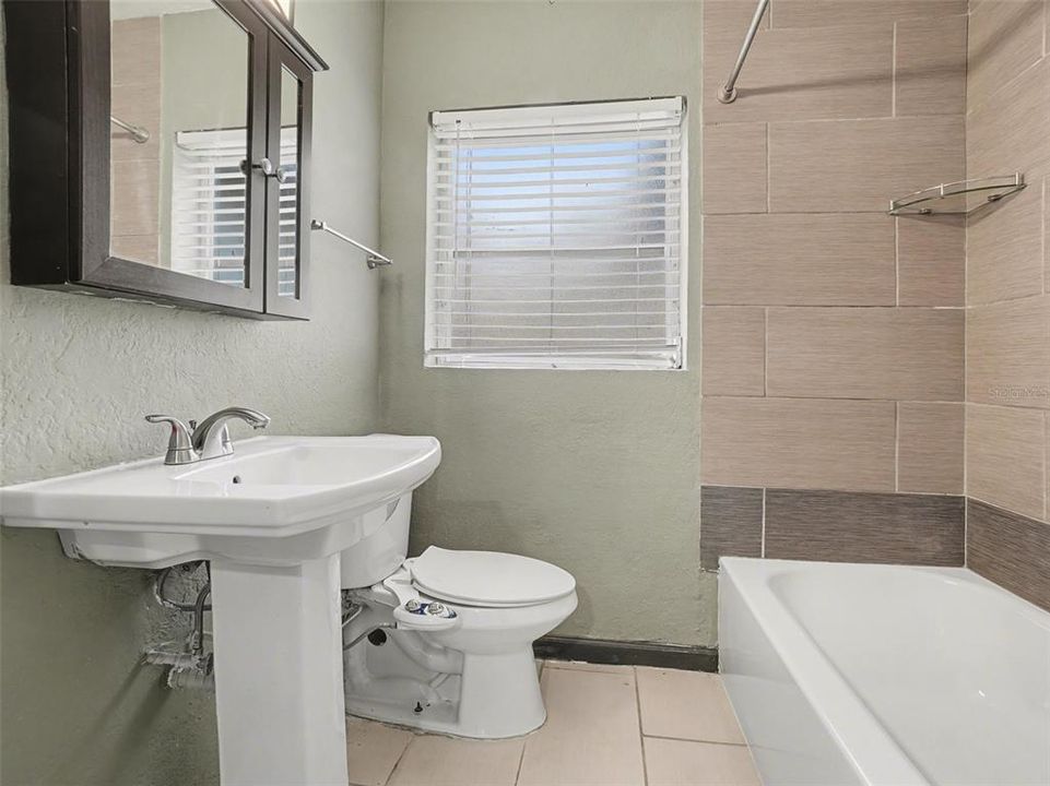 На продажу: $360,000 (4 спален, 3 ванн, 1563 Квадратных фут)